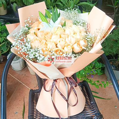 德阳33朵香槟玫瑰百合，心里永远是你